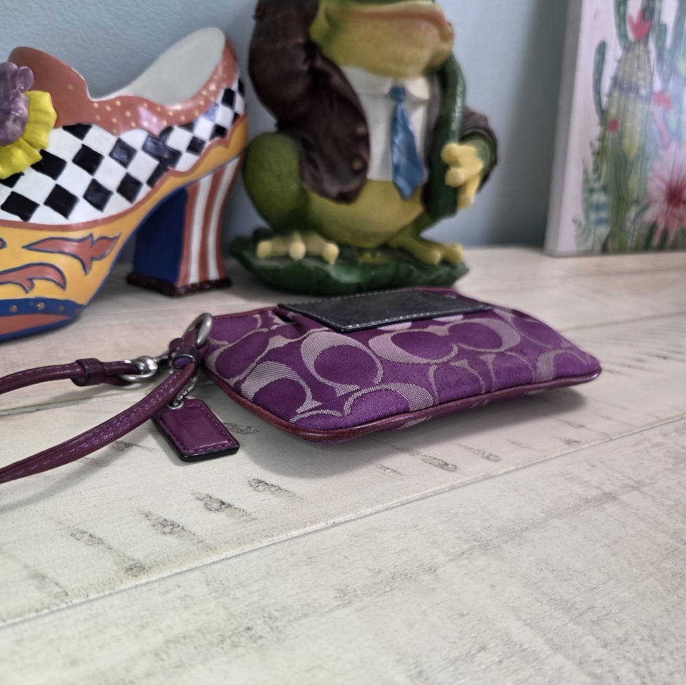 Coach Poppy Signature Wristlet, Purple, EUC - Picture 7 of 10